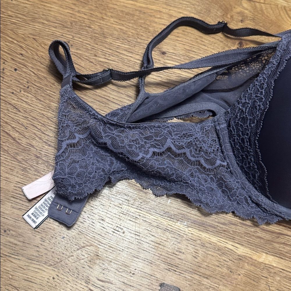 Bundle of 2 Victoria’s Secret Push-up Bras - Picture 7 of 9